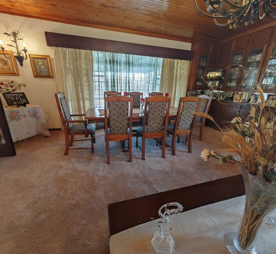 6 Bedroom Property for Sale in Heuwelsig Free State